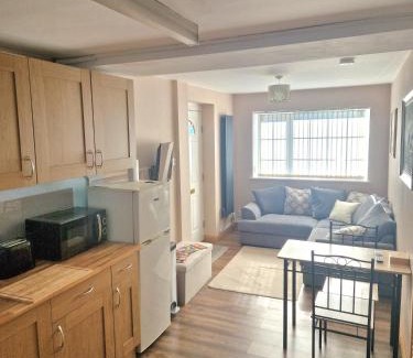 Gloucester Apartment | The Annex @ 136
