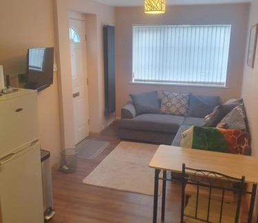 Gloucester Apartment | The Annex @ 136