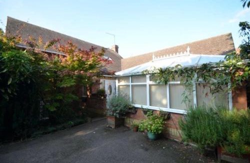 Haversham Apartment | The Annex - Guest Gardens
