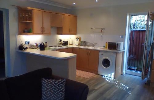 Haversham Apartment | The Annex - Guest Gardens