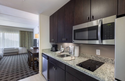 Williamsburg Hotel | The Apalone's Retreat I - 2 Queen Beds + Parking