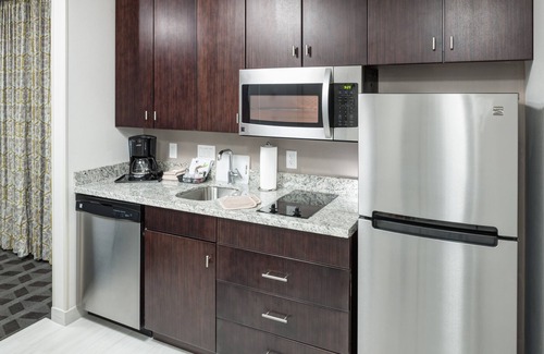 Williamsburg Hotel | The Apalone's Retreat I - 2 Queen Beds + Parking