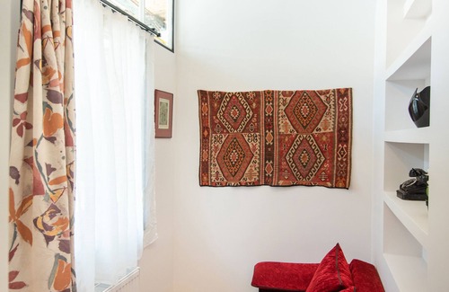 Sololaki Apartment | The apartment is located a 5-minute walk from Freedom Square.