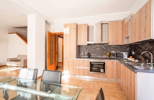 Pusiano Apartment | The apartment is located in the center of Pusiano with a beautiful lake view.
