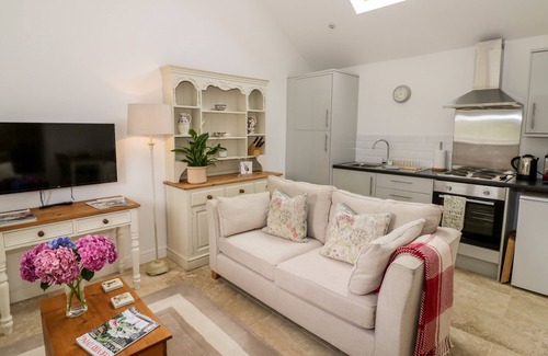 Daventry Cottage | THE APPLE BARN, with a garden in Catesby