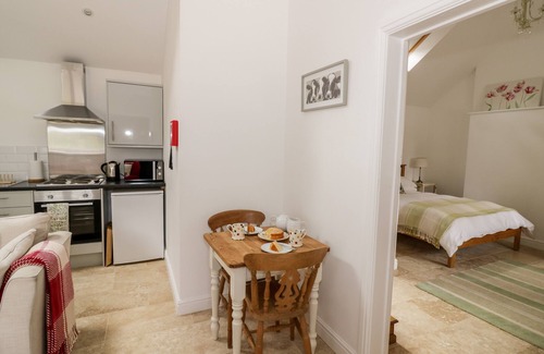 Daventry Cottage | THE APPLE BARN, with a garden in Catesby
