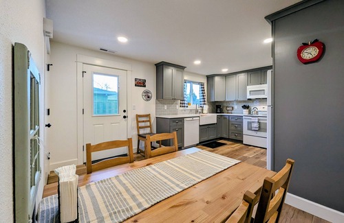 Carlton House | The Apple Tree Cottage ~ a fully remodeled 2 bed/2 bath home