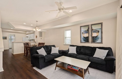 Bermuda Bay House | The Aquamarine-Family-friendly home w/community pool near beach and restaurants!