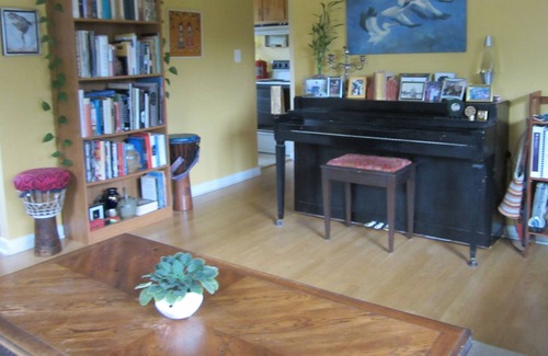 Woolen Mills House | The Arbor House - cozy three bedroom house on a quiet cul-de-sac near downtown