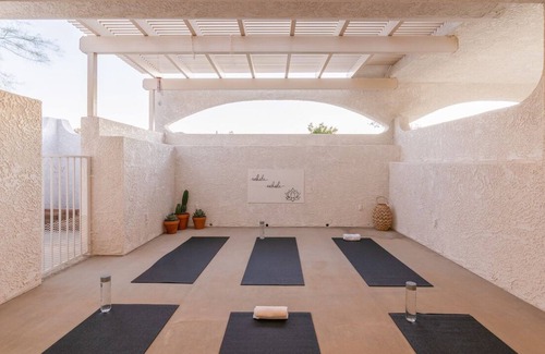 Yucca Valley House | The Arches Joshua Tree | Dipping Pool, Hot Tub, & Games