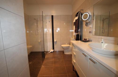 Stanley Bed & Breakfast | The Ark Stanley Luxury Bed and Breakfast