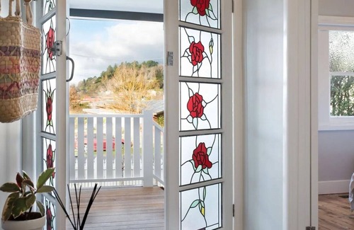 Daylesford House | The Arlow House-Pet friendly walk to town