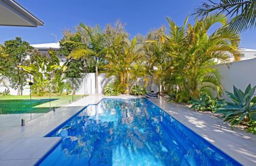 Yaroomba House | The Art House at Beachside