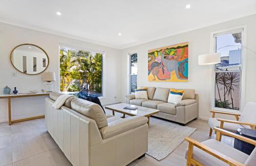 Yaroomba House | The Art House at Beachside