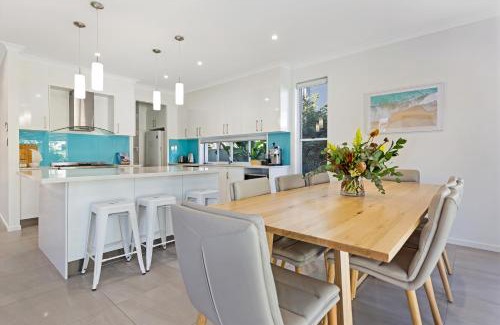 Yaroomba House | The Art House at Beachside