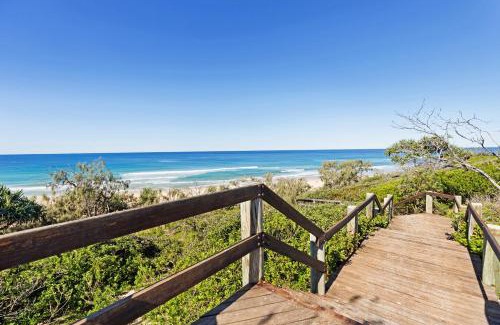 Yaroomba House | The Art House at Beachside