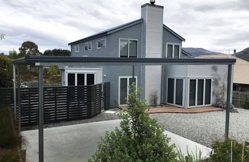 Wanaka House | The Art House, Wanaka - Contemporary holiday house