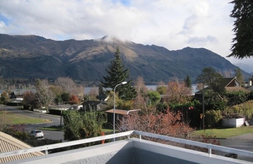 Wanaka House | The Art House, Wanaka - Contemporary holiday house