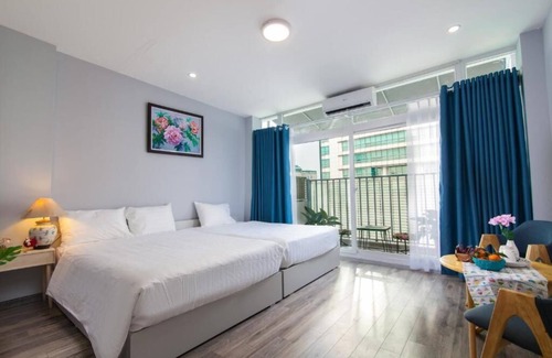 Truc Bach House | The Art - Hung Viet near Truc Bach lake