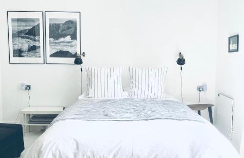 Cardigan Apartment | The Art Room Apartment