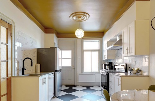 Hochelaga Apartment | The Artist - Subway nearby - Parking available