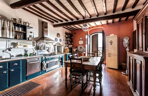 San Gimignano City Centre Apartment | The Artists' Tower - 4 Pax
