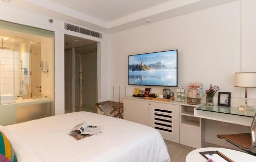 Green Park Hotel | The Ashtan Sarovar Portico
