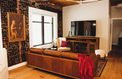 Leitchfield Apartment | The Ashton is a 1 bed/1 bath open concept apartment.