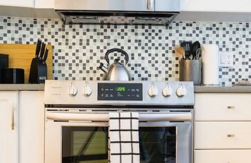 Upper Village Condo | The Aspens, Whistler Upper Village 2BR :Sleeps 5,Pool,Hot Tub& Close to Great Restaurants!
