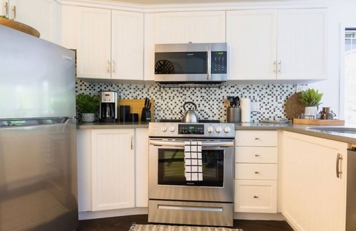 Upper Village Condo | The Aspens, Whistler Upper Village 2BR :Sleeps 5,Pool,Hot Tub& Close to Great Restaurants!