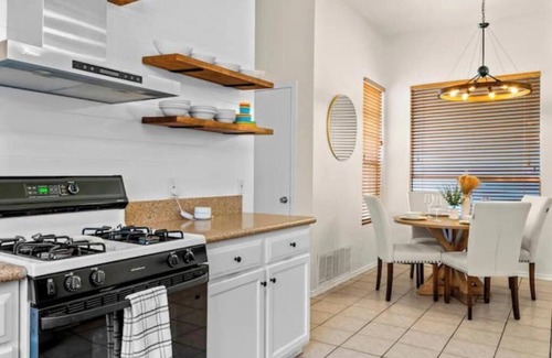 Wells Branch House | The Austin Oak! Single level 3 bedroom charmer!nn