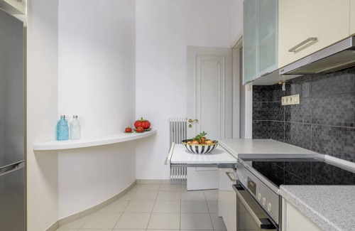 Plaka Apartment | The Avant Garde