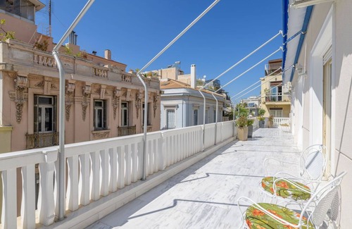 Plaka Apartment | The Avant Garde
