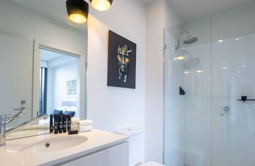 Windsor Apartment | The Avenue - 500m to Chapel St, 100m Trams