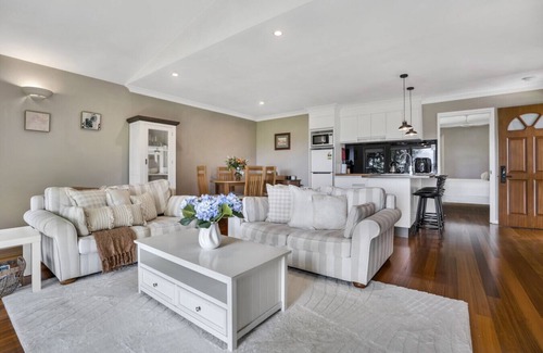 Montville Cottage | The Avenue at Montville (Cottage)
