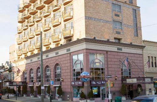 Borough Park Hotel | The Avenue Plaza