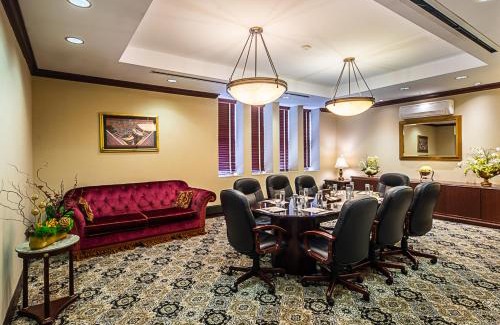 Borough Park Hotel | The Avenue Plaza