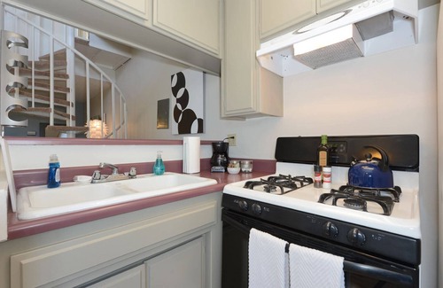 Palms Apartment | The Bagley #309