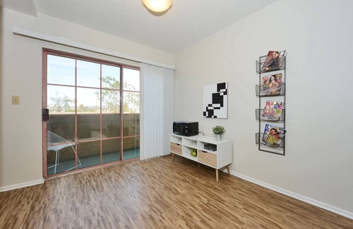 Palms Apartment | The Bagley #309