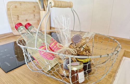 Steyning Cabin | The Bakers Hut - a lodge/cabin that sleeps 2 guests in 1 bedroom