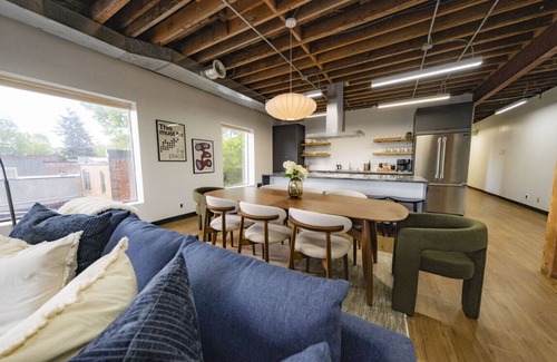 Old Ballard Apartment | The Ballard Loft | Sleeps 8 | Steps to Shops & Dining