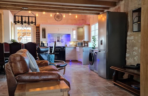 Villegouge Cottage | The Barn - 5* stone cottage with own private heated pool - Sleep 6