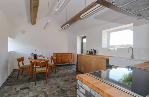 Horton Cottage | THE BARN AT CHATSWORTH FARM, family friendly in Brown Edge