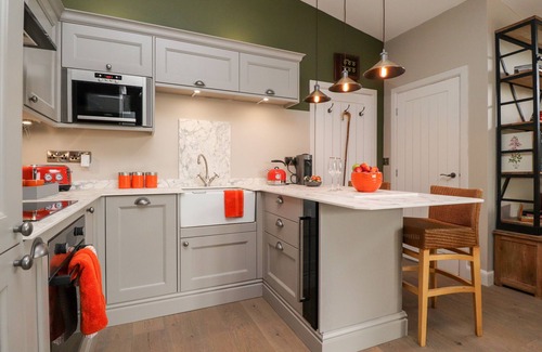 Barnoldswick Cottage | THE BARN AT COPY HOUSE HIDEAWAY, pet friendly, with hot tub in Earby