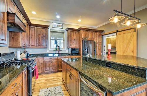 Caldwell House | The Barn House: Caldwell Mtn Retreat w/Hot Tub!