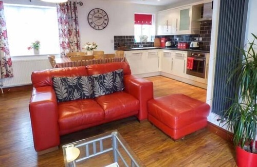 Dunnington Cottage | THE BARN IVY COTTAGE, family friendly, with a garden in York