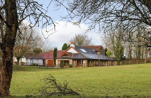 Knaresborough Cottage | THE BARN, romantic, character holiday cottage in Knaresborough
