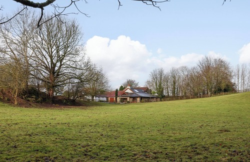 Knaresborough Cottage | THE BARN, romantic, character holiday cottage in Knaresborough