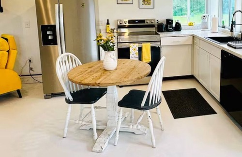 Hamilton House | The Barnhouse - Country Charm 2 miles from Colgate, renovated century-old barn