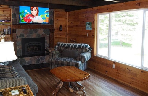 Elk Rapids Cabin | The Bass Bay Getaway - LAKEFRONT & GORGEOUS!